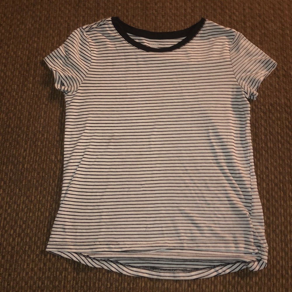 Medium sized striped tee